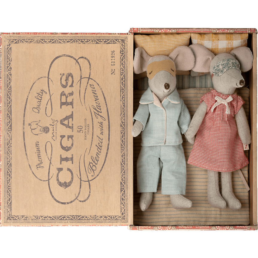 Mum And Dad Mice In Cigar Box